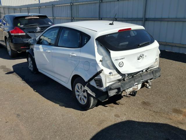 KMHCT5AE5FU204642 - 2015 HYUNDAI ACCENT GS WHITE photo 3