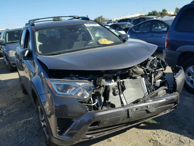 JTMBFREV2HJ707073 - 2017 TOYOTA RAV4 LE Grafit foto 1