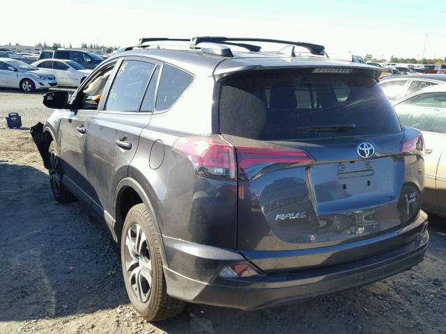 JTMBFREV2HJ707073 - 2017 TOYOTA RAV4 LE CHARCOAL photo 3