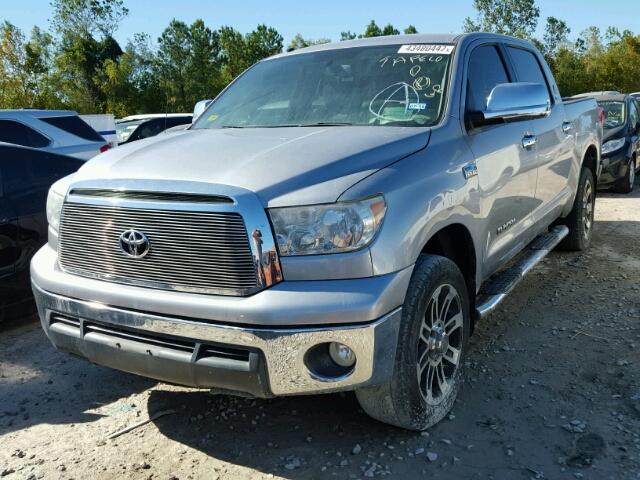 5TFEY5F18CX129384 - 2012 TOYOTA TUNDRA CRE GRAY photo 2