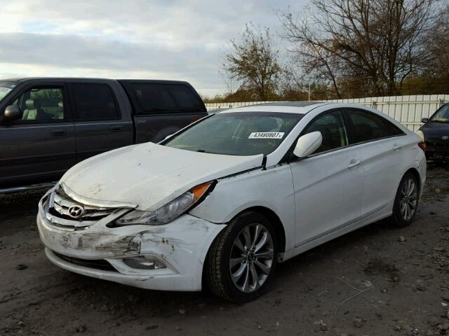 5NPEC4AC7DH783341 - 2013 HYUNDAI SONATA SE WHITE photo 2