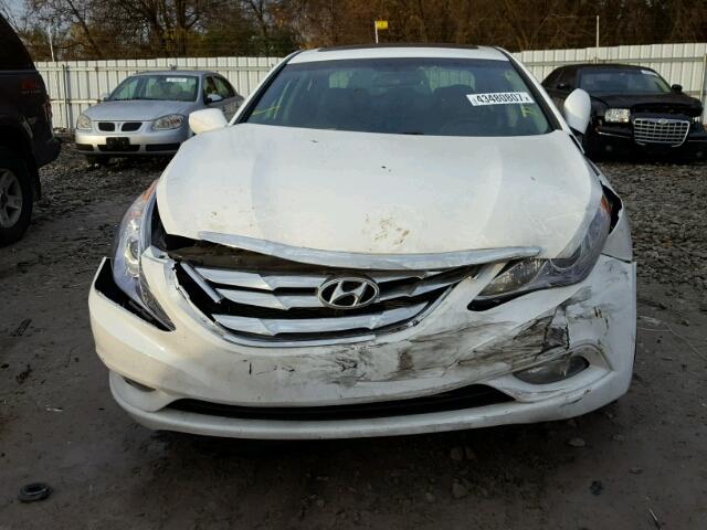 5NPEC4AC7DH783341 - 2013 HYUNDAI SONATA SE WHITE photo 9