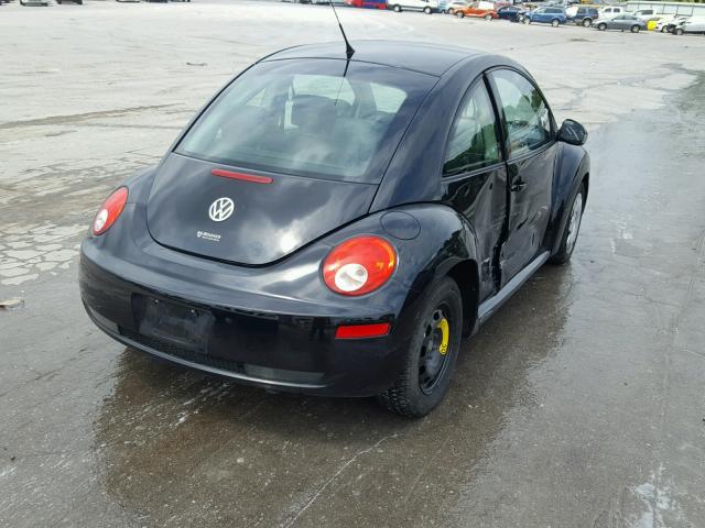 3VWPG3AG1AM018459 - 2010 VOLKSWAGEN NEW BEETLE 黑色 照片 4