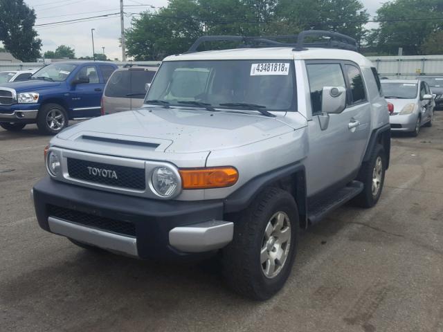 JTEBU11F170083336 - 2007 TOYOTA FJ CRUISER GRAY photo 2