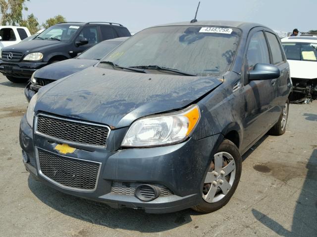 KL1TD6DE2AB110605 - 2010 CHEVROLET AVEO LS GREEN photo 2