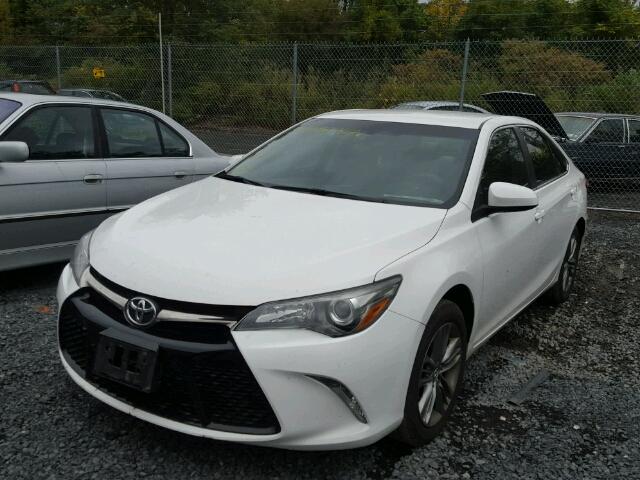 4T1BF1FKXFU880319 - 2015 TOYOTA CAMRY LE WHITE photo 2