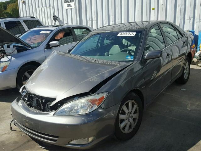 4T1BF30K74U570551 - 2004 TOYOTA CAMRY GRAY photo 2