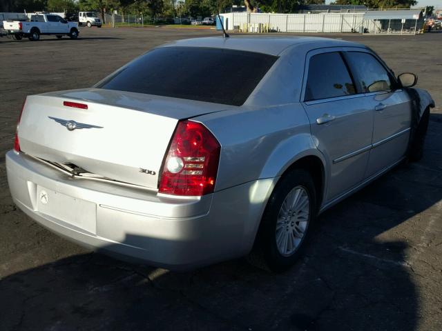 2C3LA43R88H223247 - 2008 CHRYSLER 300 LX SILVER photo 4