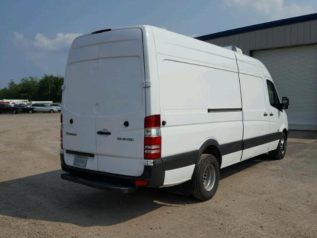 WD3PF1CC8B5596533 - 2011 MERCEDES-BENZ SPRINTER 3 WHITE photo 4