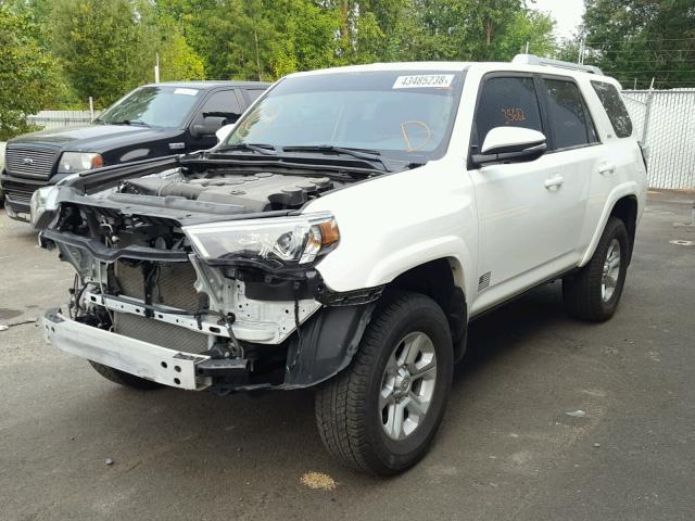 JTEBU5JR6G5286808 - 2016 TOYOTA 4RUNNER SR WHITE photo 2