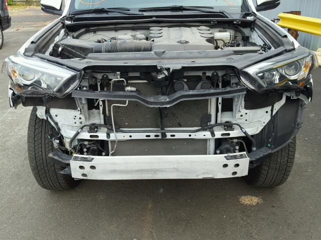 JTEBU5JR6G5286808 - 2016 TOYOTA 4RUNNER SR WHITE photo 9
