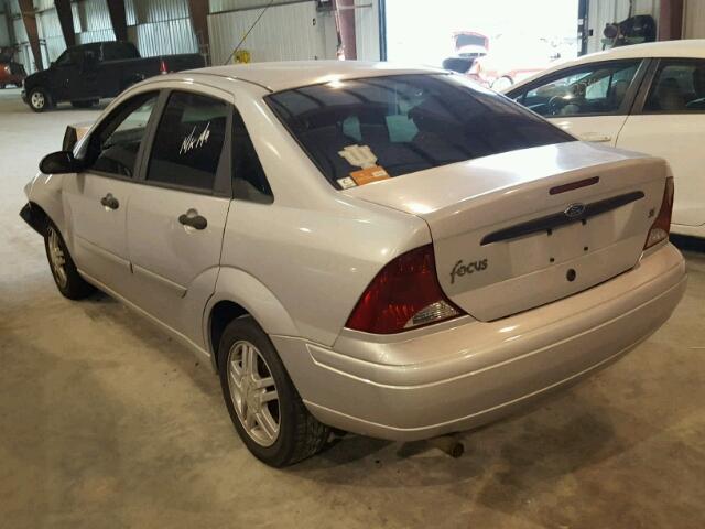 1FAFP34362W231132 - 2002 FORD FOCUS SE SILVER photo 3