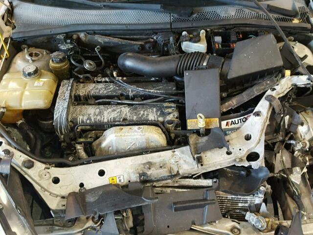 1FAFP34362W231132 - 2002 FORD FOCUS SE SILVER photo 7