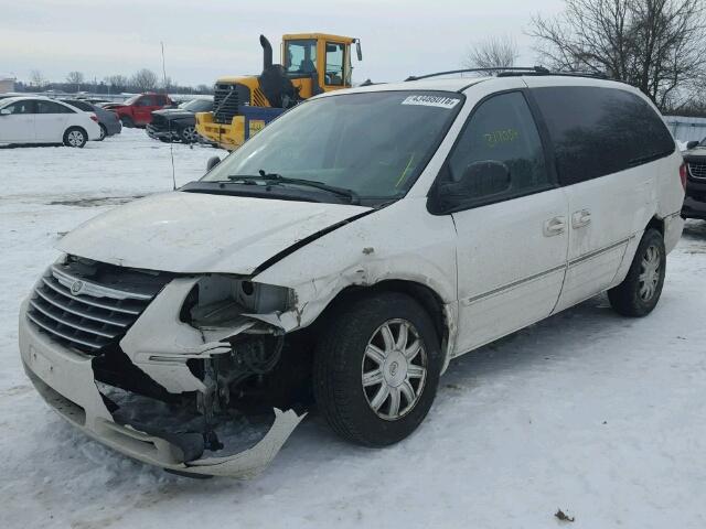 2C8GP54L65R328062 - 2005 CHRYSLER TOWN & COU WHITE photo 2