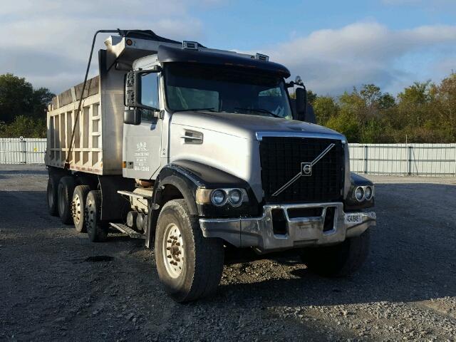 4V5K99GG84N364357 - 2004 VOLVO VHD BLUE photo 1