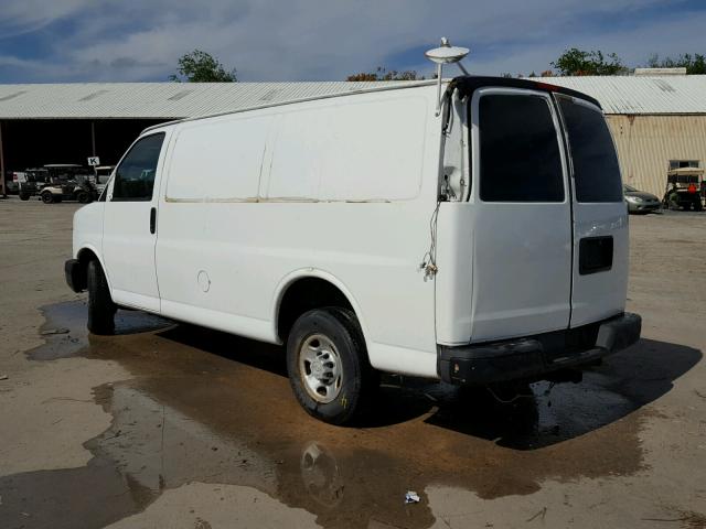 1GCGG25V571198945 - 2007 CHEVROLET EXPRESS G2 WHITE photo 3