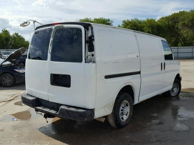 1GCGG25V571198945 - 2007 CHEVROLET EXPRESS G2 WHITE photo 4