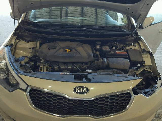 KNAFK4A63F5291374 - 2015 KIA FORTE LX TAN photo 7