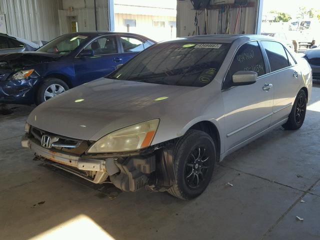 1HGCM665X3A067292 - 2003 HONDA ACCORD SILVER photo 2