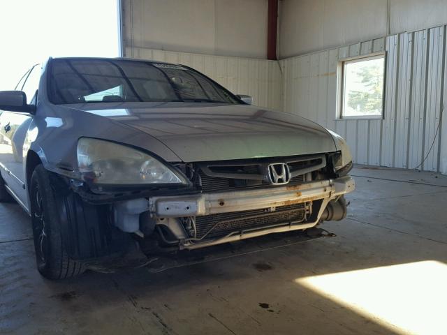 1HGCM665X3A067292 - 2003 HONDA ACCORD SILVER photo 9