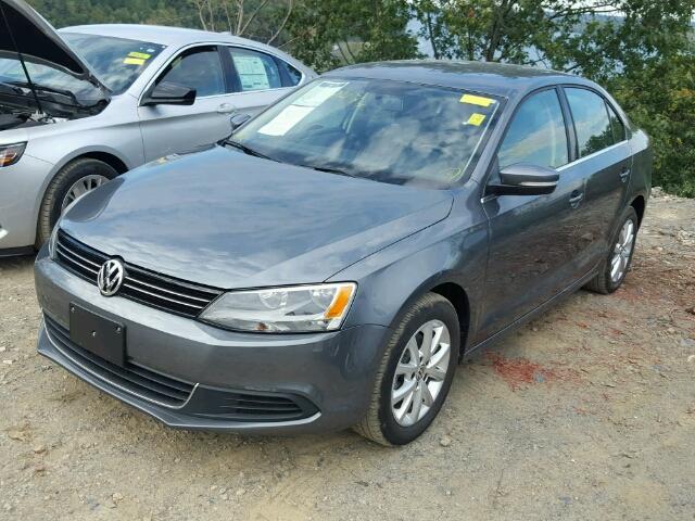 3VWD07AJ8EM223261 - 2014 VOLKSWAGEN JETTA SE GRAY photo 2