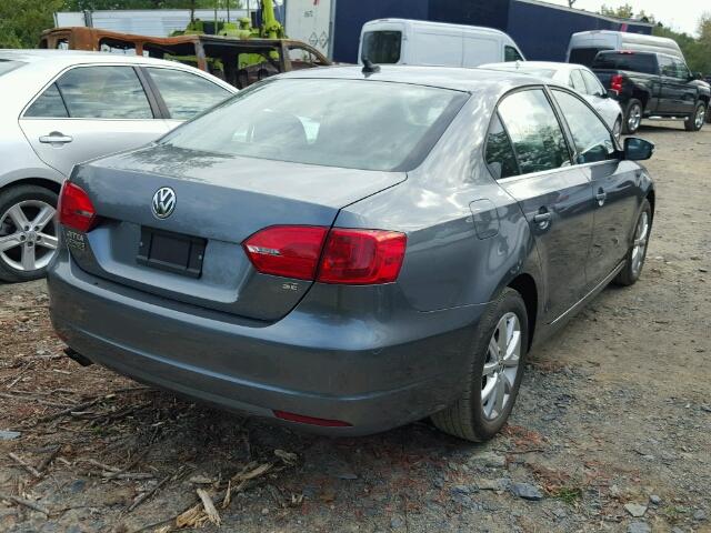 3VWD07AJ8EM223261 - 2014 VOLKSWAGEN JETTA SE GRAY photo 4