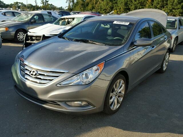 5NPEC4AC9DH662455 - 2013 HYUNDAI SONATA GRAY photo 2