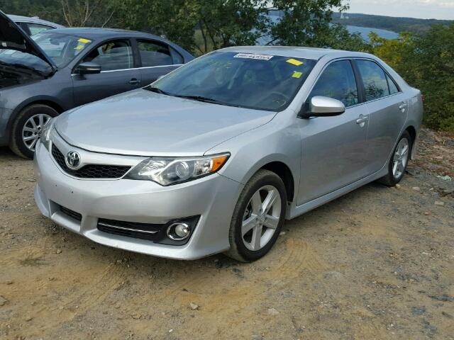 4T1BF1FK0EU813033 - 2014 TOYOTA CAMRY L SILVER photo 2