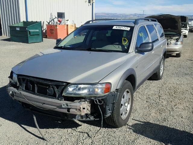 YV1SZ59H541126966 - 2004 VOLVO XC70 TAN photo 2