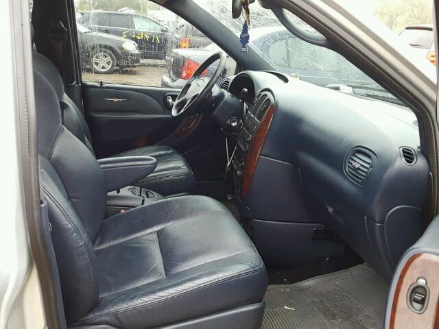 2C8GP64L03R185998 - 2003 CHRYSLER TOWN & COU SILVER photo 5