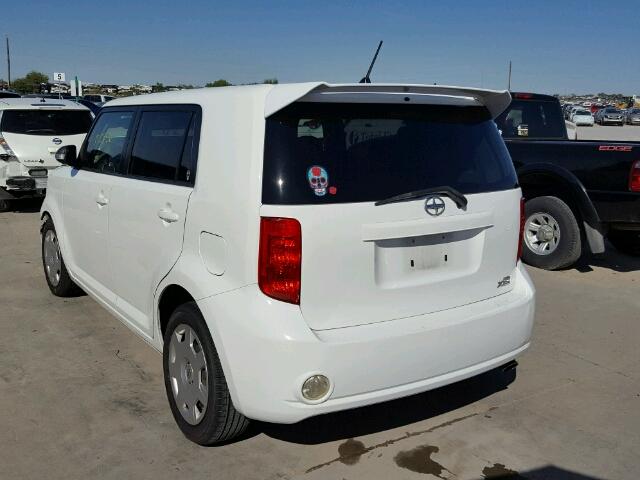 JTLKE50E691073338 - 2009 SCION XB WHITE photo 3