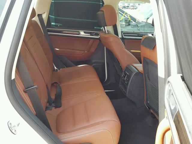 WVGGF7BP4HD001992 - 2017 VOLKSWAGEN TOUAREG EX WHITE photo 6