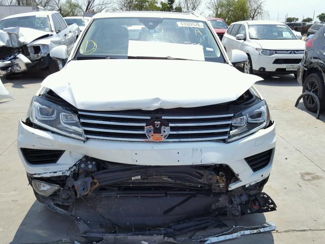 WVGGF7BP4HD001992 - 2017 VOLKSWAGEN TOUAREG EX WHITE photo 9