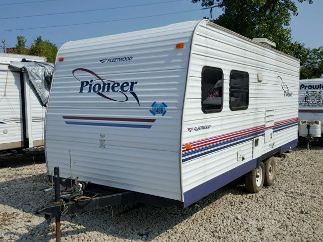 1EB1T182X56009394 - 2005 FLEETWOOD PIONEER  WHITE photo 2