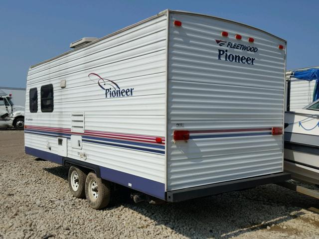 1EB1T182X56009394 - 2005 FLEETWOOD PIONEER  WHITE photo 3