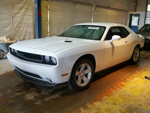 2C3CDYAGXDH500166 - 2013 DODGE CHALLENGER WHITE photo 2