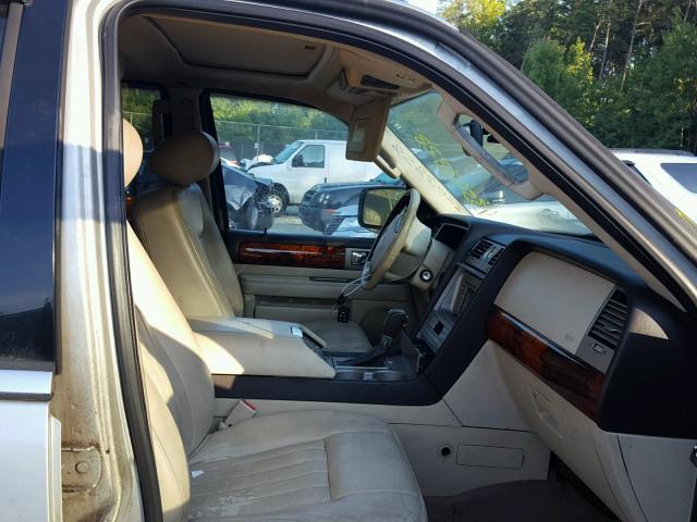 5LMFU28R43LJ46152 - 2003 LINCOLN NAVIGATOR Silber Foto 5