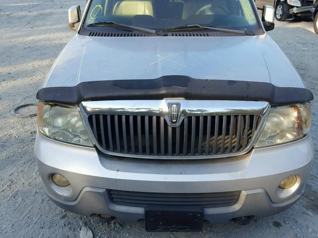 5LMFU28R43LJ46152 - 2003 LINCOLN NAVIGATOR Silber Foto 7