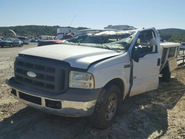 1FDSX20P85EB70125 - 2005 FORD F250 WHITE photo 2