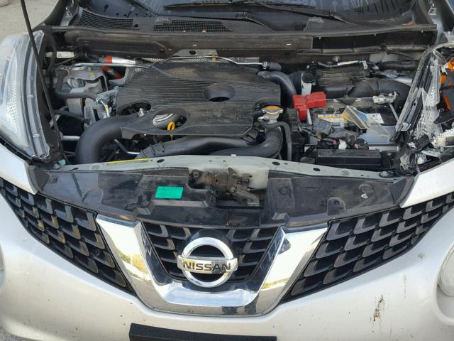 JN8AF5MV8GT654232 - 2016 NISSAN JUKE S SILVER photo 7