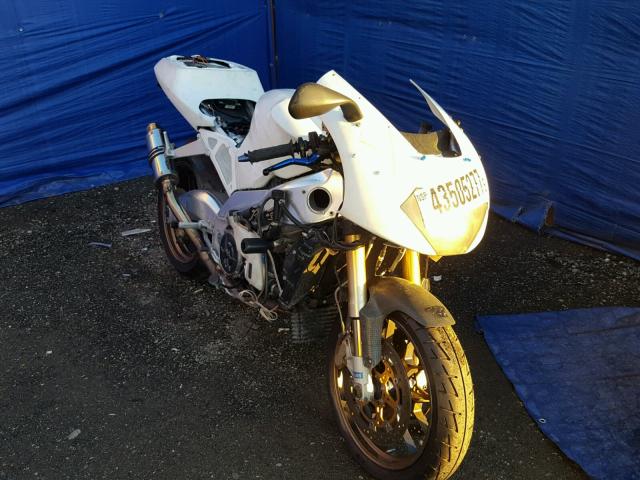 ZD4RPU0112S000250 - 2002 APRILIA RSV MILLE WHITE photo 1