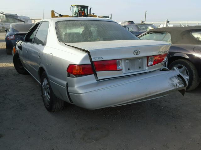 4T1BF28K7YU107748 - 2000 TOYOTA CAMRY SILVER photo 3