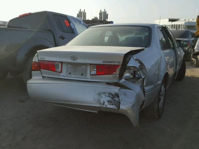 4T1BF28K7YU107748 - 2000 TOYOTA CAMRY SILVER photo 4