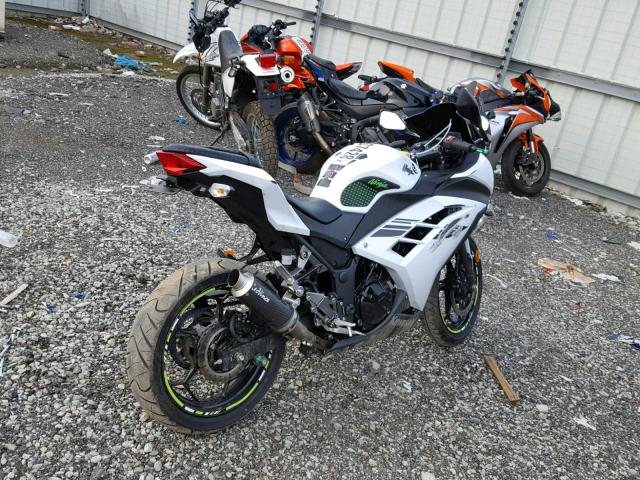 JKAEX8A12HDA30822 - 2017 KAWASAKI EX300 A WHITE photo 4