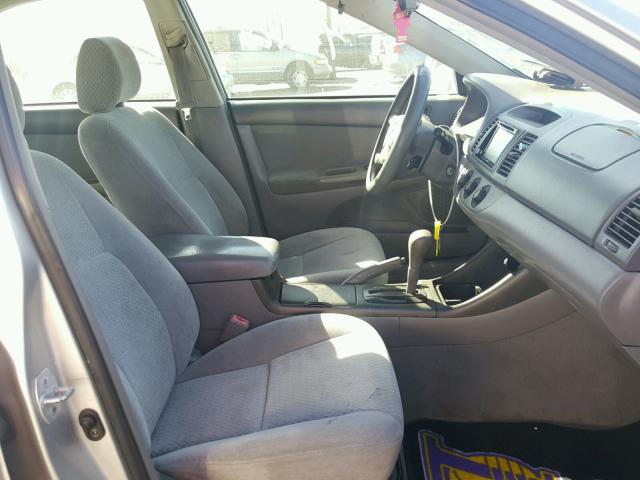 4T1BE32K13U761400 - 2003 TOYOTA CAMRY LE 银色 照片 5