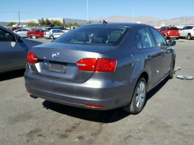 3VWD17AJ3EM262420 - 2014 VOLKSWAGEN JETTA SE GRAY photo 4