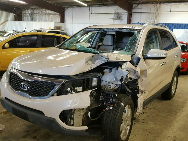 5XYKT3A18BG040879 - 2011 KIA SORENTO BA BEIGE photo 2