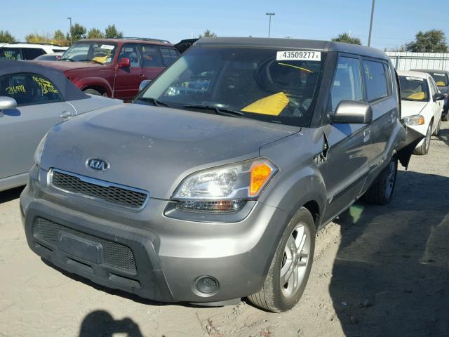 KNDJT2A21A7163028 - 2010 KIA SOUL + GRAY photo 2