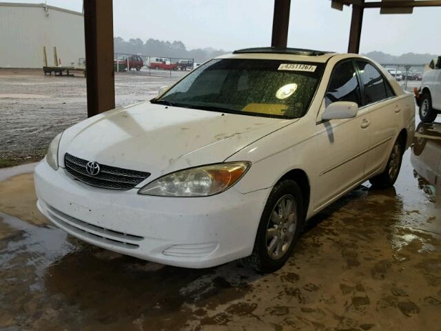 4T1BF30K82U028047 - 2002 TOYOTA CAMRY LE WHITE photo 2