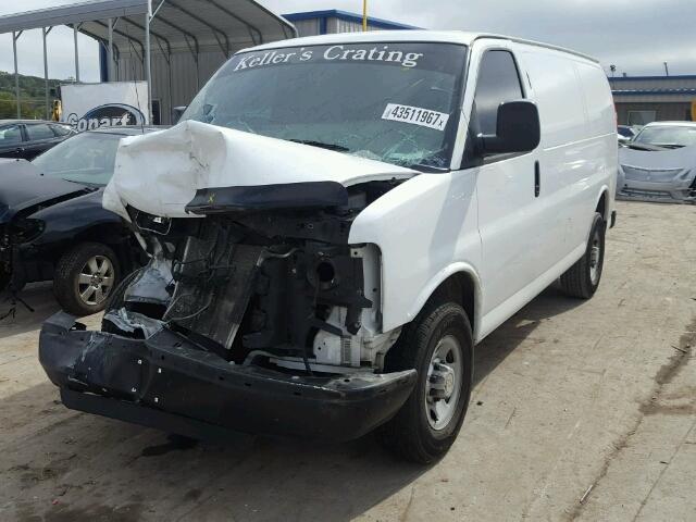 1GCWGFCF2F1110169 - 2015 CHEVROLET EXPRESS G2 WHITE photo 2